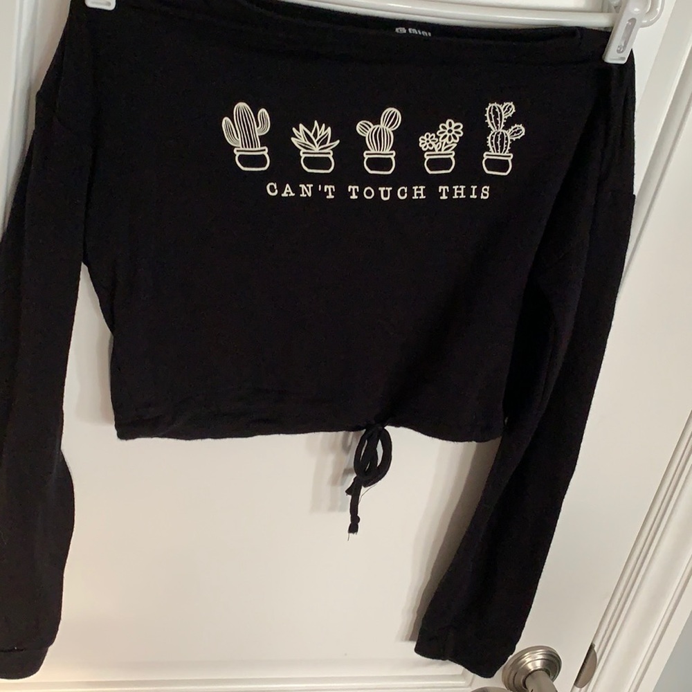 Long Sleeved Black Crop